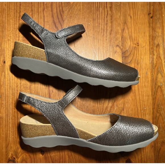Dansko Marcy Peep Toe Leather Wedge Sandals Pewter Metallic Size 40 (9.5-10) - Picture 5 of 10